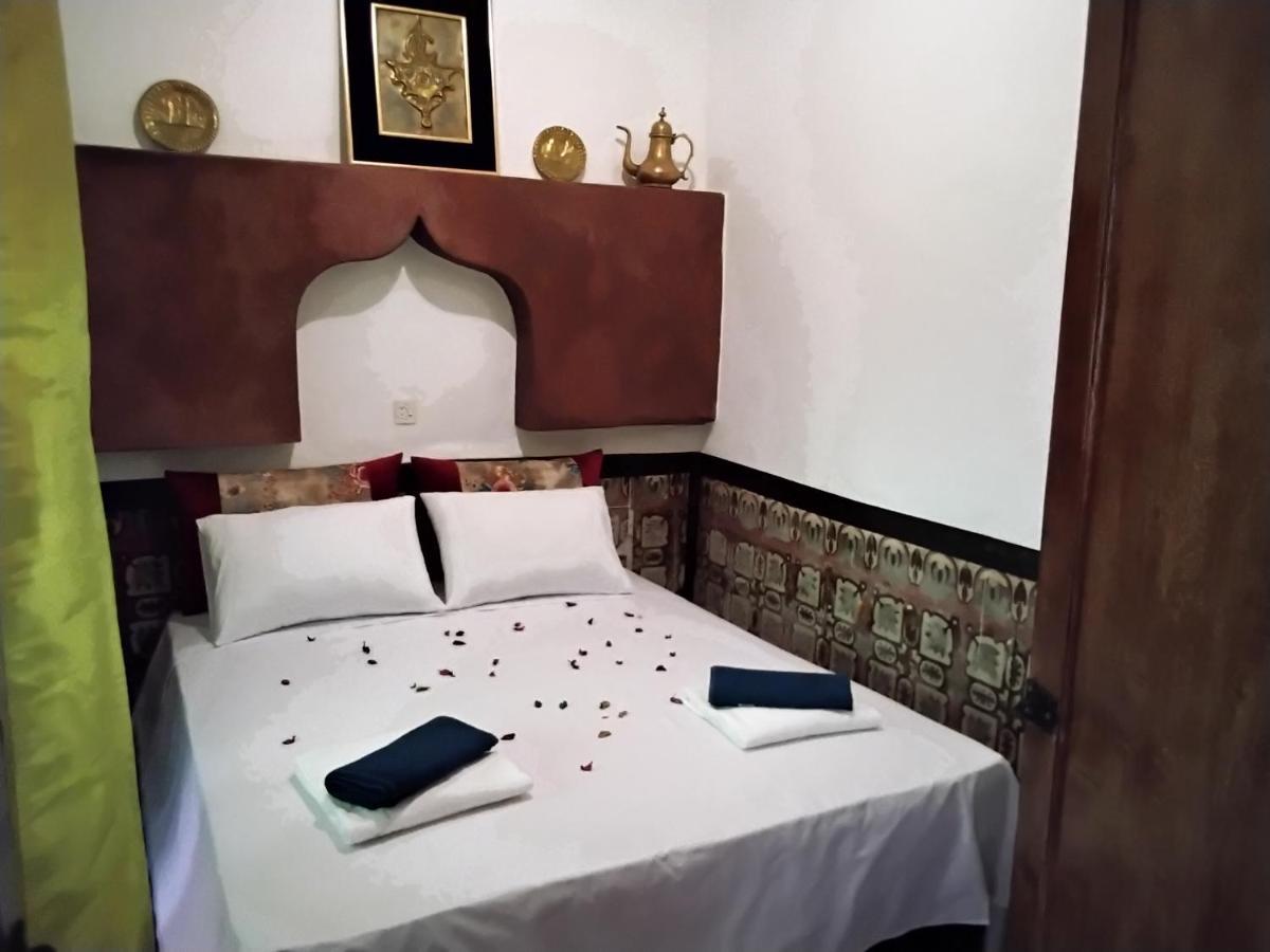 Riad Bouchouari 33 Marrakesh Luaran gambar