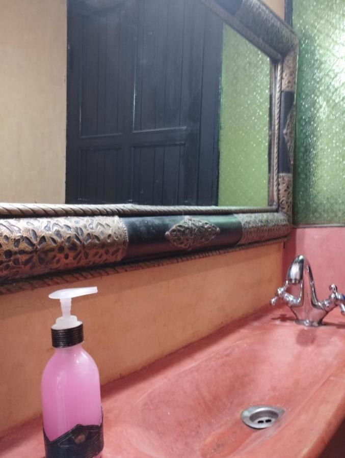 Riad Bouchouari 33 Marrakesh Luaran gambar